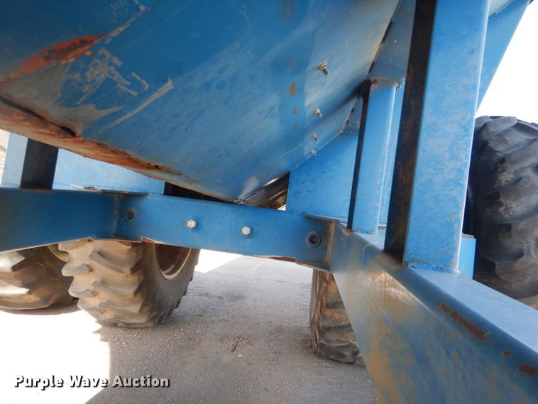 image for item DG5981 Kinze 840AW grain cart