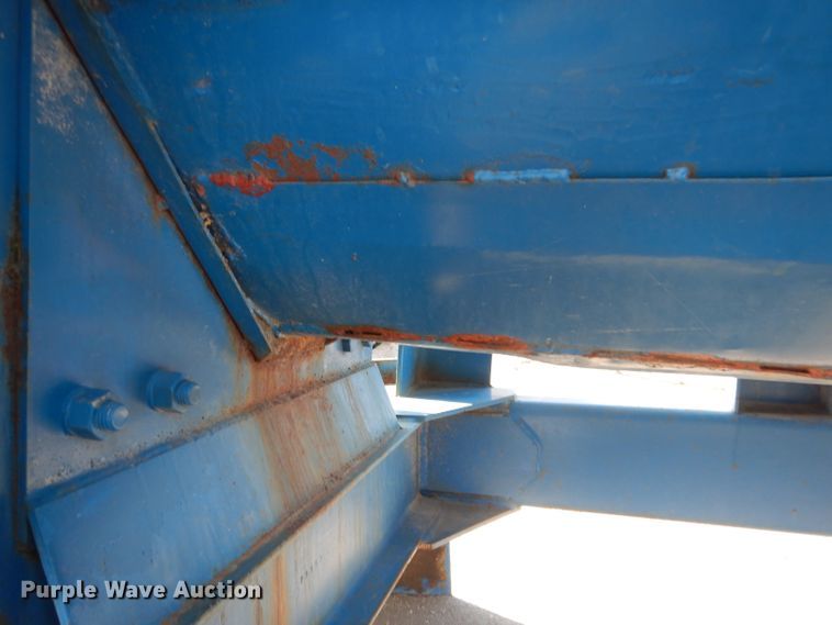 image for item DG5981 Kinze 840AW grain cart