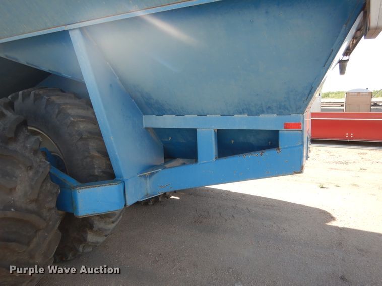 image for item DG5981 Kinze 840AW grain cart