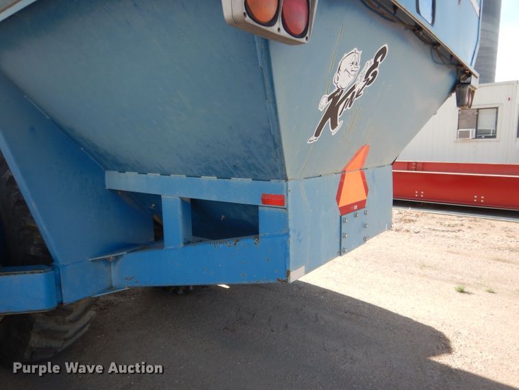 image for item DG5981 Kinze 840AW grain cart