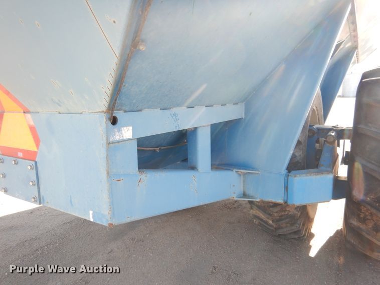 image for item DG5981 Kinze 840AW grain cart