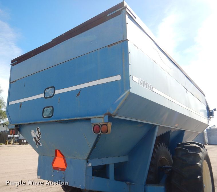 image for item DG5981 Kinze 840AW grain cart