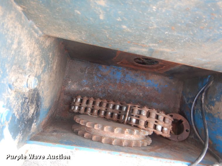 image for item DG5981 Kinze 840AW grain cart