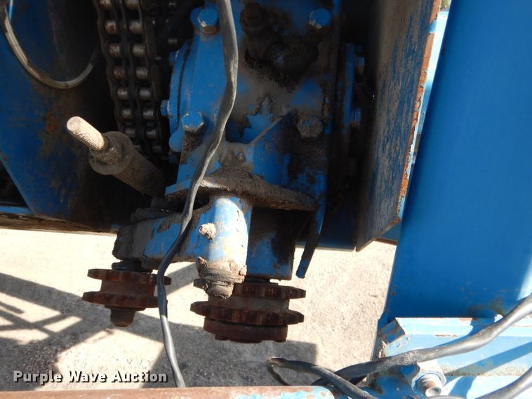 image for item DG5981 Kinze 840AW grain cart