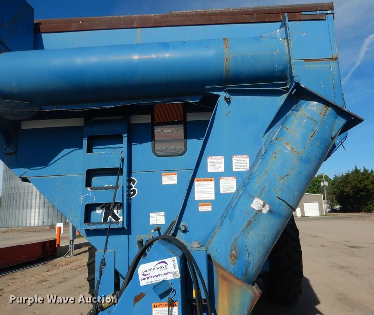 image for item DG5981 Kinze 840AW grain cart