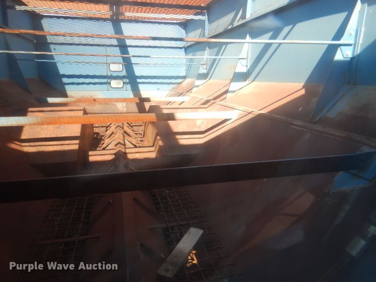 image for item DG5981 Kinze 840AW grain cart