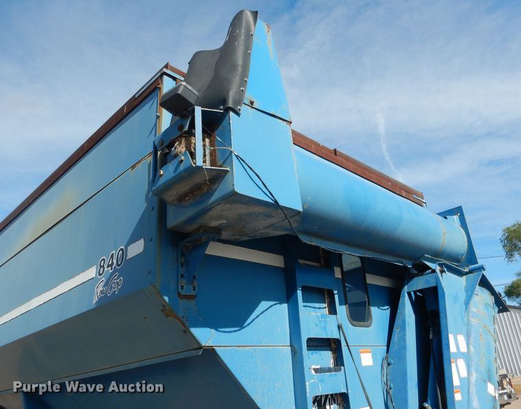 image for item DG5981 Kinze 840AW grain cart