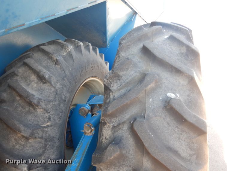 image for item DG5981 Kinze 840AW grain cart