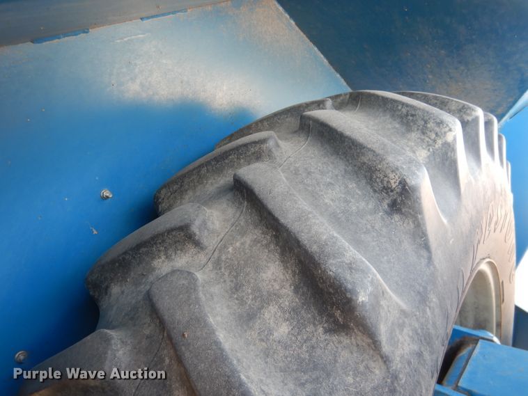 image for item DG5981 Kinze 840AW grain cart