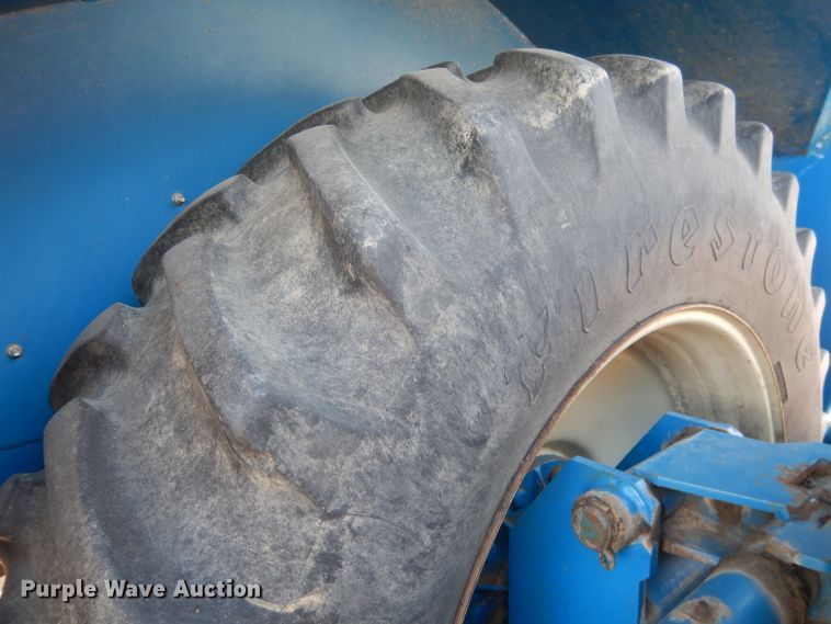 image for item DG5981 Kinze 840AW grain cart