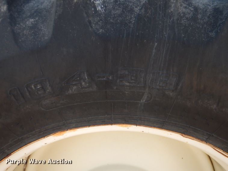 image for item DG5981 Kinze 840AW grain cart