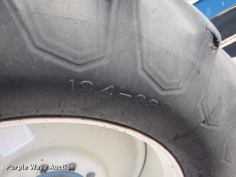 image for item DG5981 Kinze 840AW grain cart