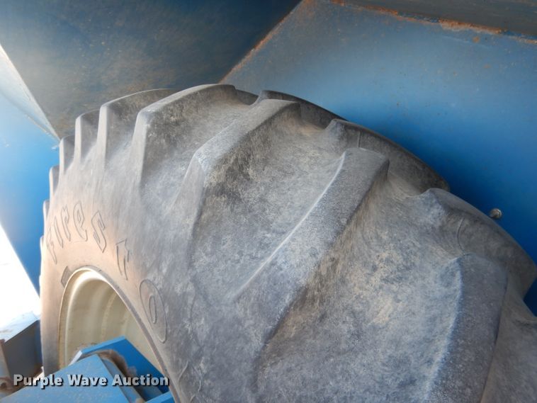 image for item DG5981 Kinze 840AW grain cart