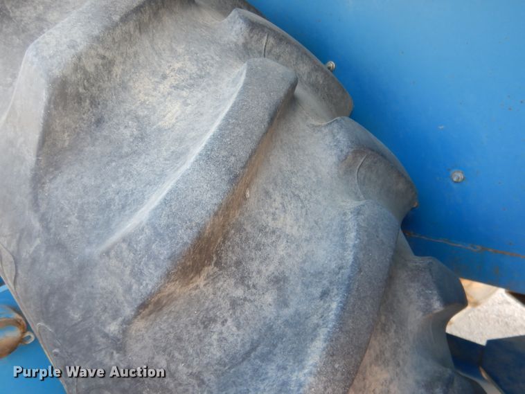 image for item DG5981 Kinze 840AW grain cart