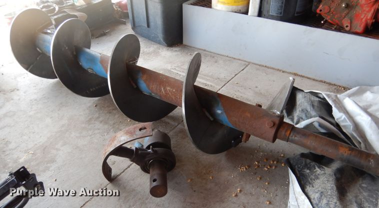 image for item DG5981 Kinze 840AW grain cart