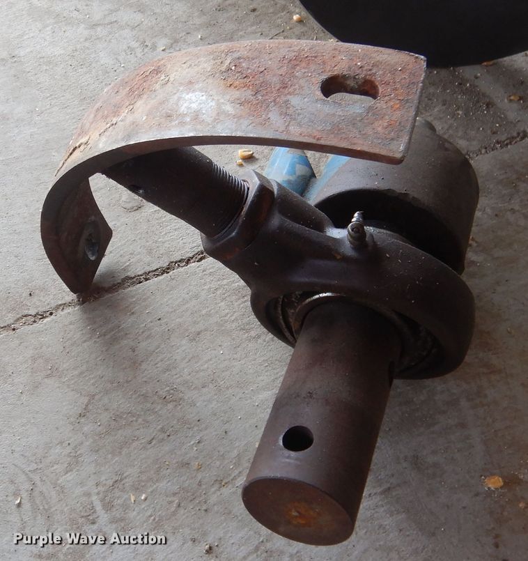 image for item DG5981 Kinze 840AW grain cart