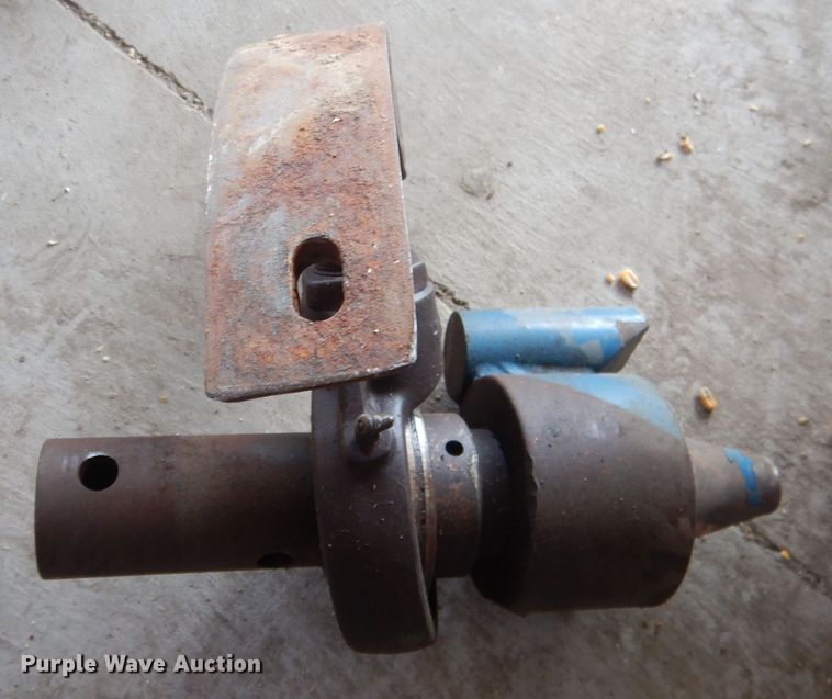 image for item DG5981 Kinze 840AW grain cart