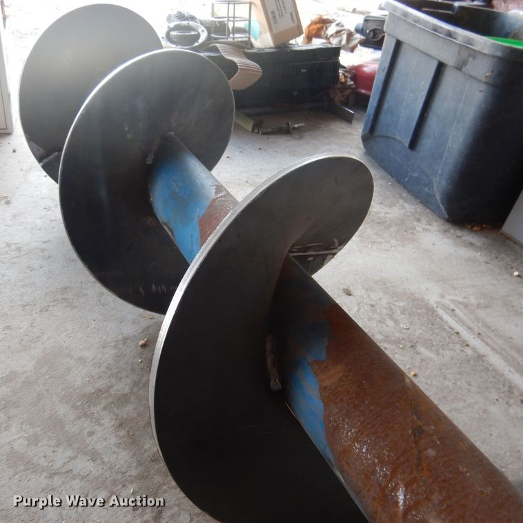 image for item DG5981 Kinze 840AW grain cart