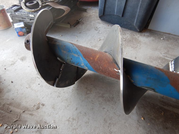 image for item DG5981 Kinze 840AW grain cart