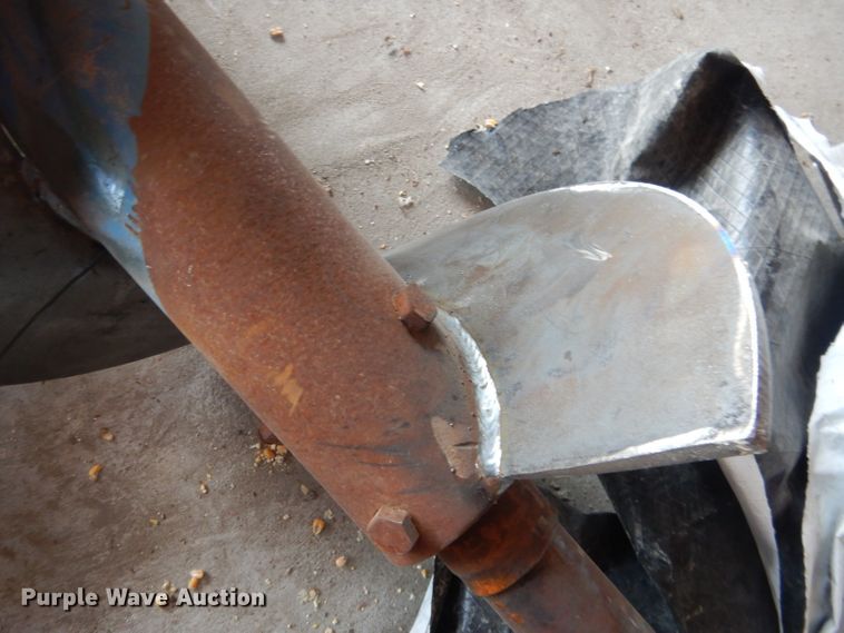 image for item DG5981 Kinze 840AW grain cart