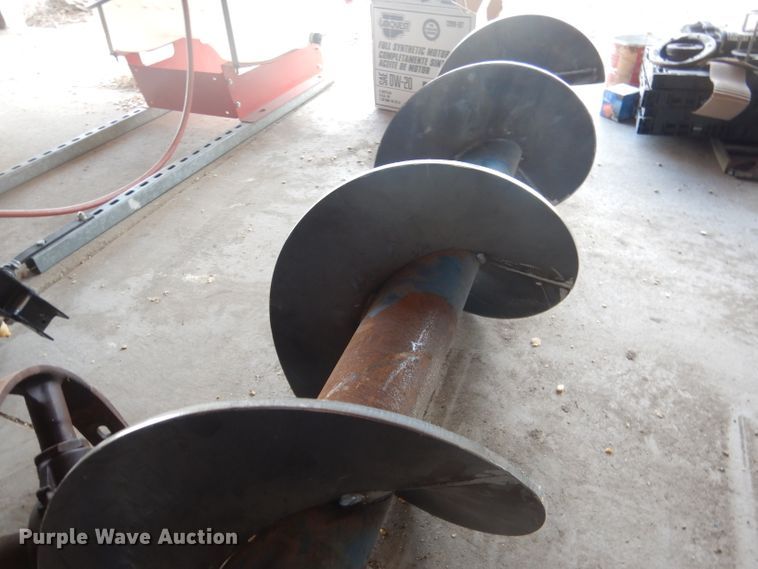 image for item DG5981 Kinze 840AW grain cart