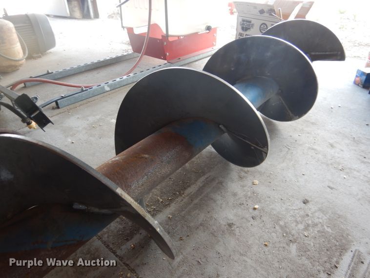 image for item DG5981 Kinze 840AW grain cart