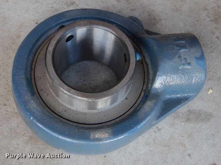 image for item DG5981 Kinze 840AW grain cart