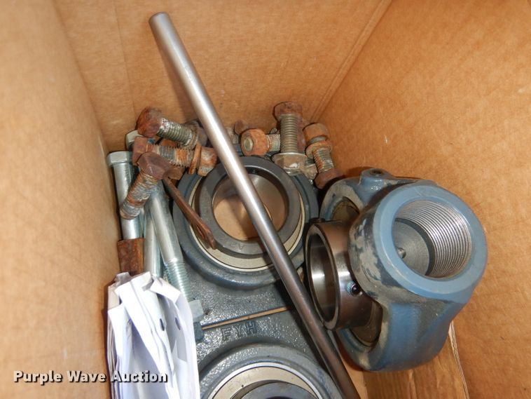 image for item DG5981 Kinze 840AW grain cart