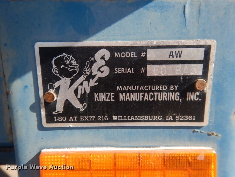 image for item DG5981 Kinze 840AW grain cart