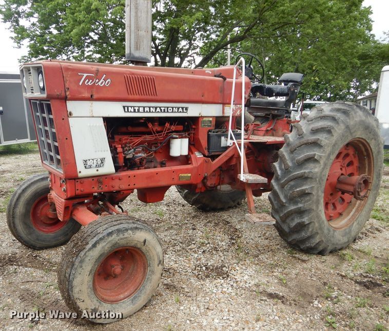 image for item DH4455 International 1066  tractor