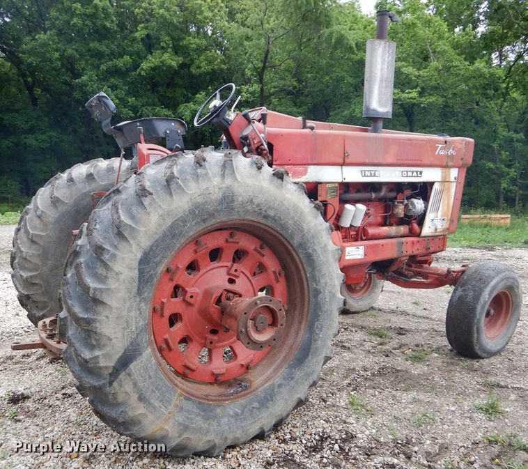 image for item DH4455 International 1066  tractor