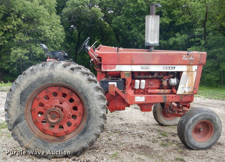 image for item DH4455 International 1066  tractor