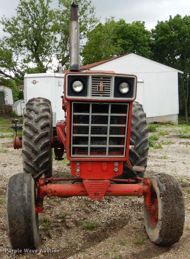 image for item DH4455 International 1066  tractor