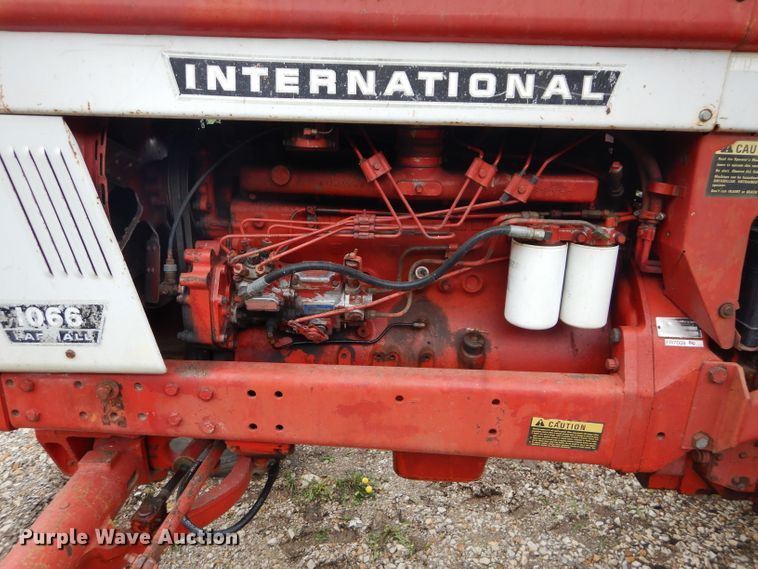 image for item DH4455 International 1066  tractor