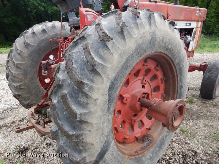 image for item DH4455 International 1066  tractor