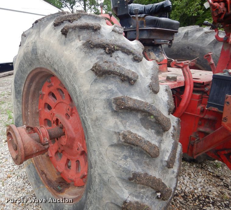 image for item DH4455 International 1066  tractor