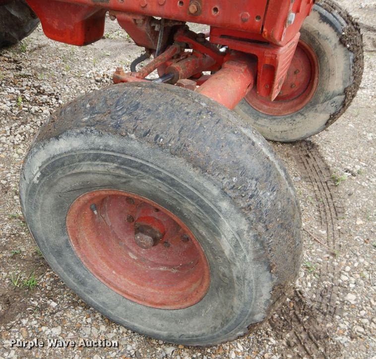 image for item DH4455 International 1066  tractor