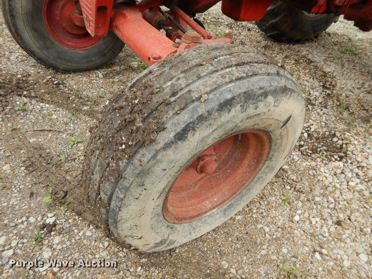 image for item DH4455 International 1066  tractor