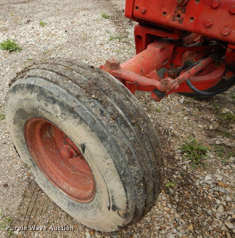 image for item DH4455 International 1066  tractor