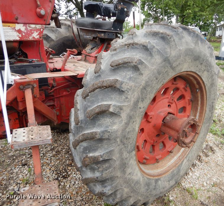 image for item DH4455 International 1066  tractor