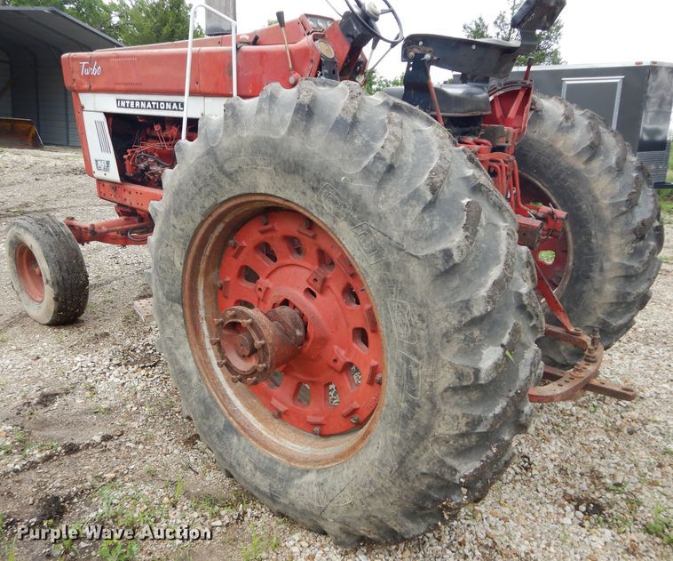 image for item DH4455 International 1066  tractor