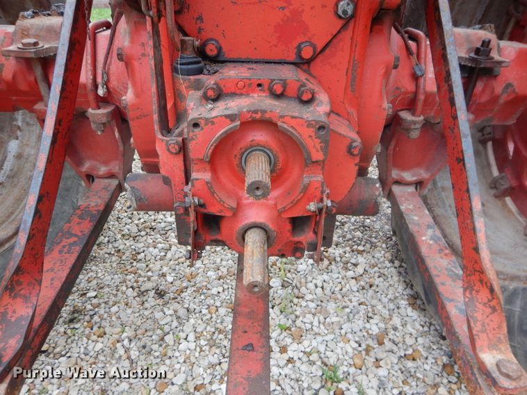 image for item DH4455 International 1066  tractor