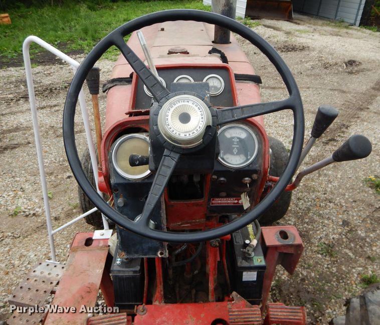 image for item DH4455 International 1066  tractor