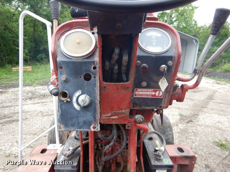 image for item DH4455 International 1066  tractor