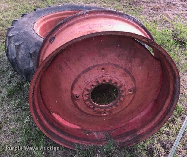 image for item DH4455 International 1066  tractor