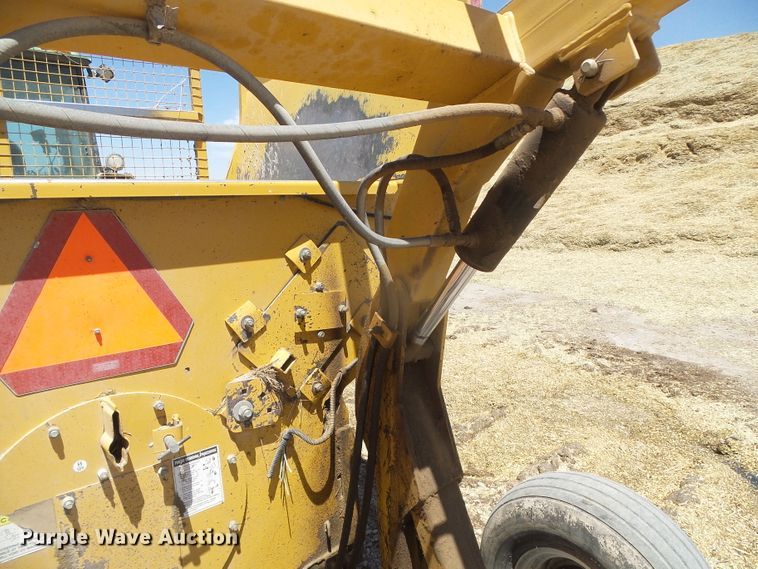 image for item DH4947 2010 Vermeer BP8000 bale processor
