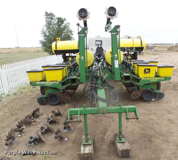 image for item DH4949 1997 John Deere 1770 MaxEmerge Plus Vacumeter no-till planter