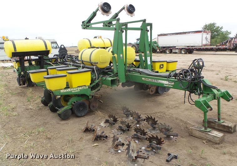 image for item DH4949 1997 John Deere 1770 MaxEmerge Plus Vacumeter no-till planter