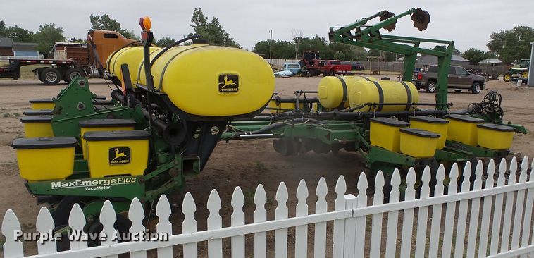 image for item DH4949 1997 John Deere 1770 MaxEmerge Plus Vacumeter no-till planter