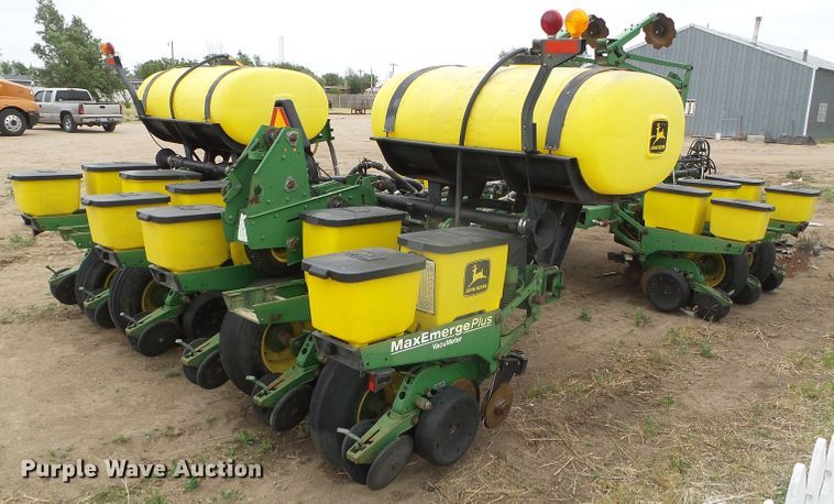 image for item DH4949 1997 John Deere 1770 MaxEmerge Plus Vacumeter no-till planter